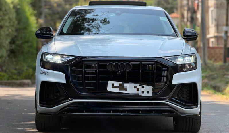 
								Audi Q8 full									