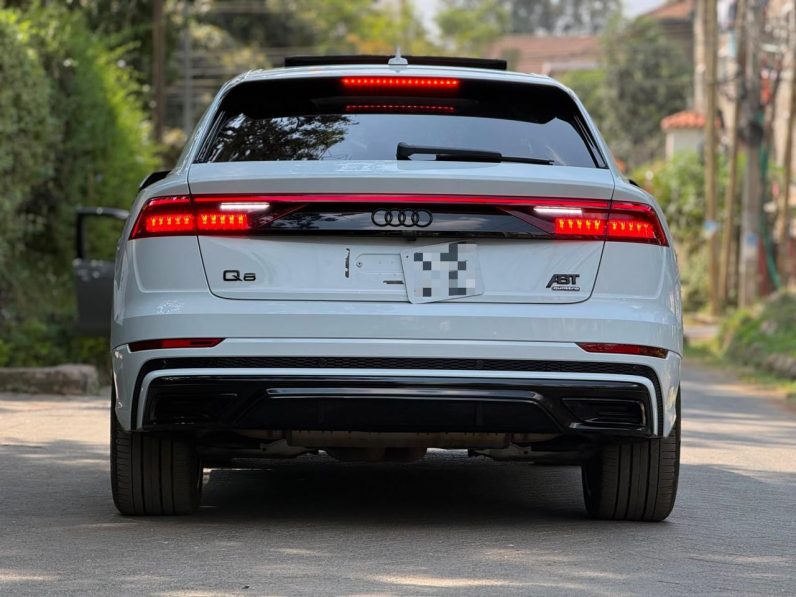 
								Audi Q8 full									