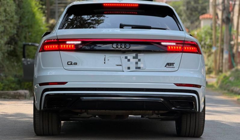 
								Audi Q8 full									