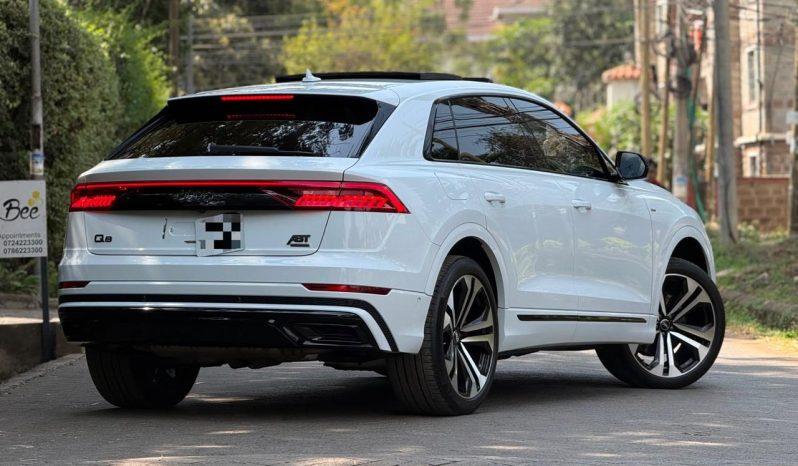
								Audi Q8 full									