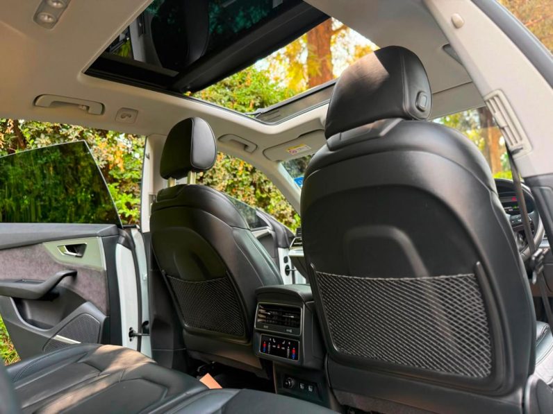 
								Audi Q8 full									