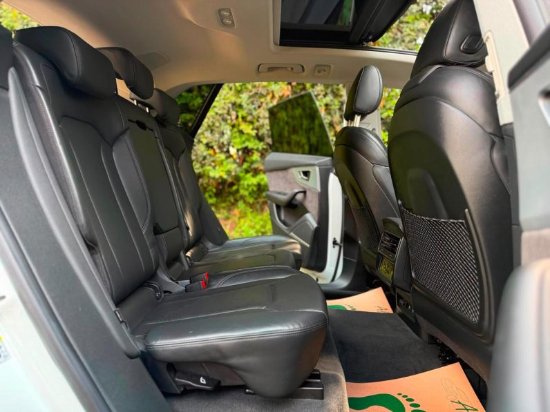 
								Audi Q8 full									