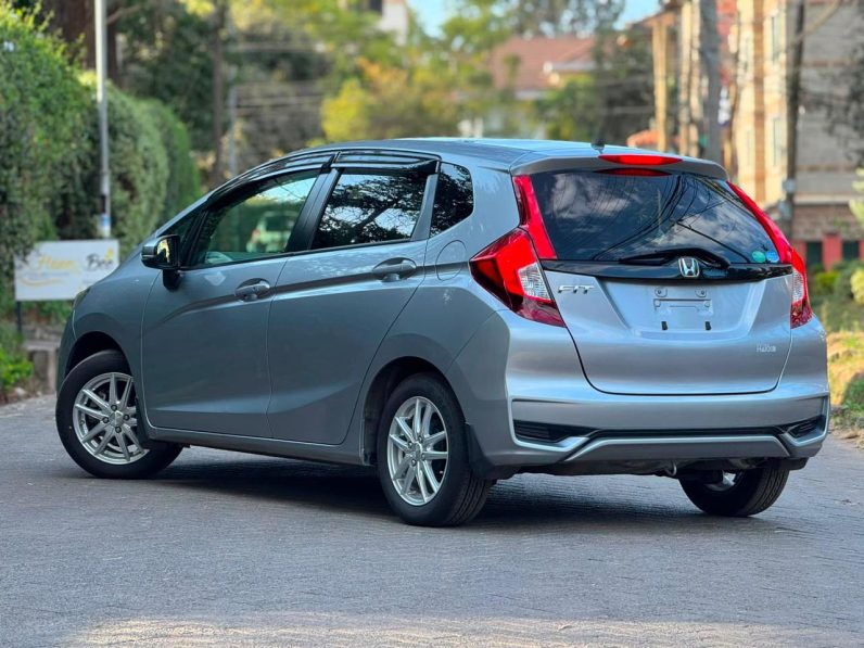 
								Honda Fit full									