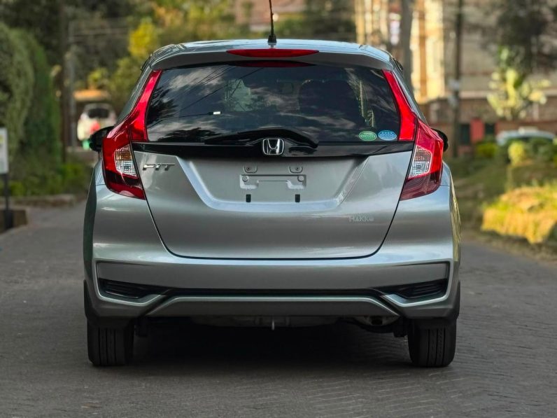 
								Honda Fit full									