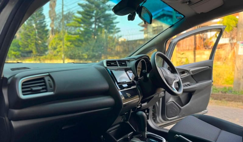 
								Honda Fit full									
