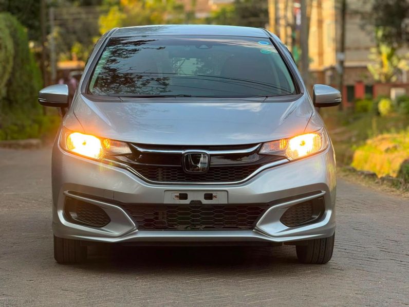
								Honda Fit full									