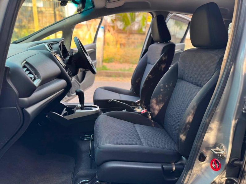 
								Honda Fit full									