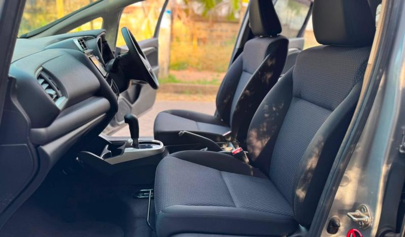 
								Honda Fit full									