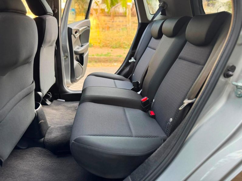 
								Honda Fit full									