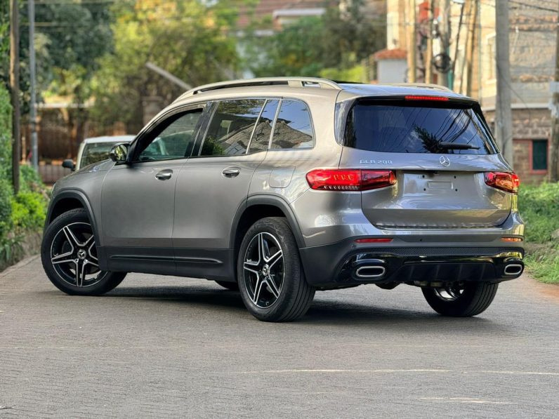 
								Mercedes Benz GLB 200 full									