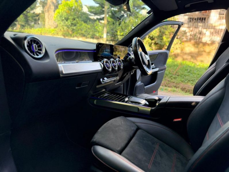 
								Mercedes Benz GLB 200 full									