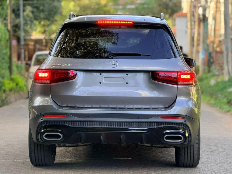 
								Mercedes Benz GLB 200 full									