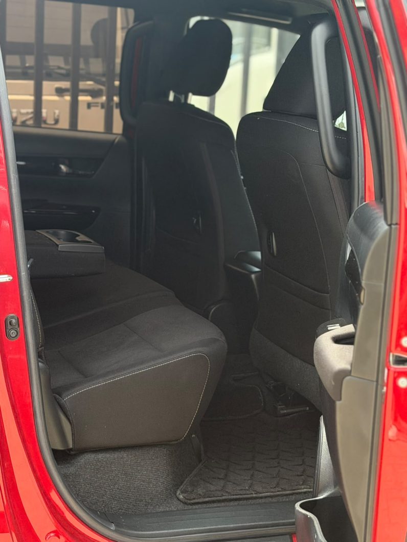 
								Toyota Hilux full									