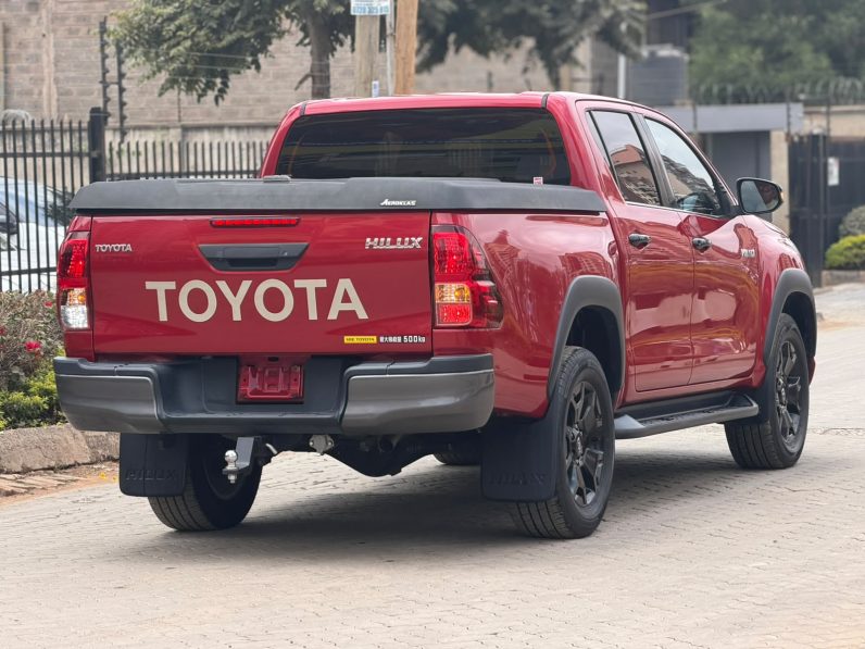 
								Toyota Hilux full									