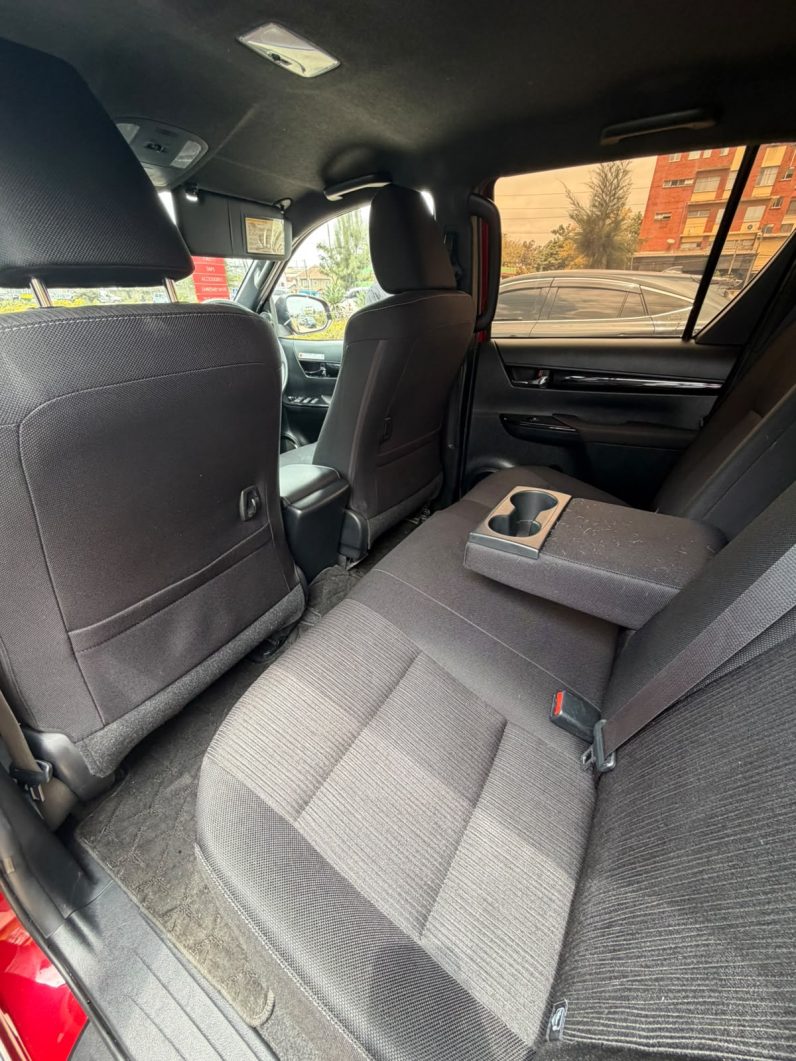 
								Toyota Hilux full									