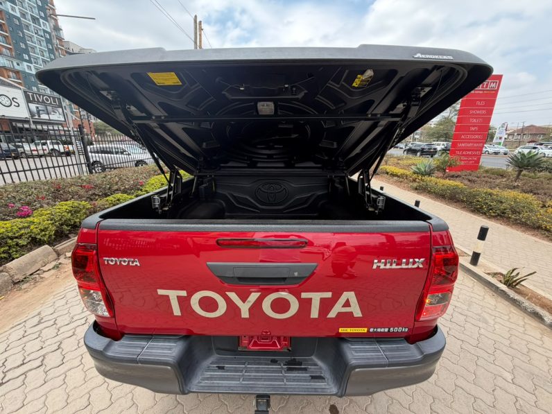 
								Toyota Hilux full									