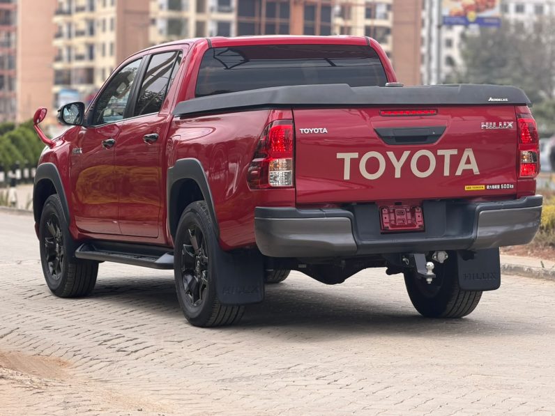 
								Toyota Hilux full									