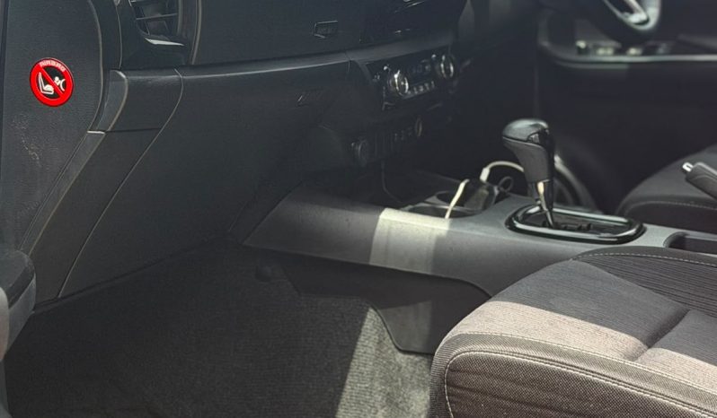 
								Toyota Hilux full									