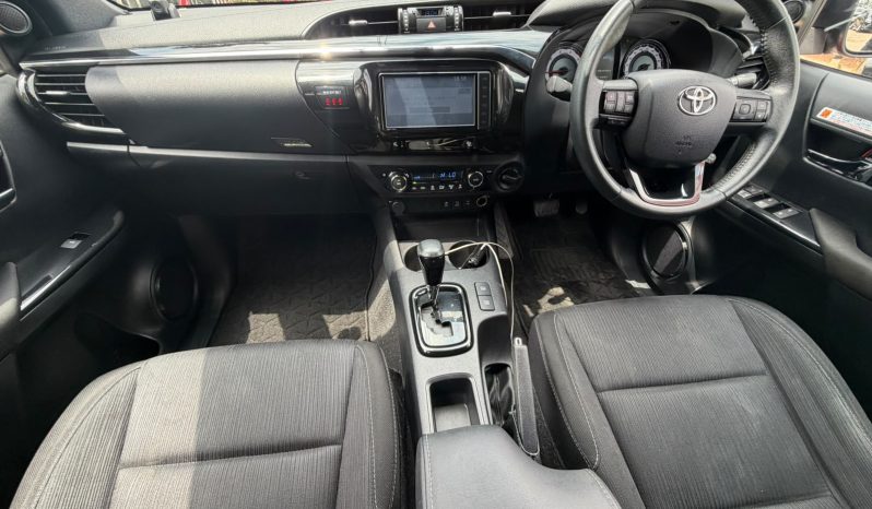 
								Toyota Hilux full									