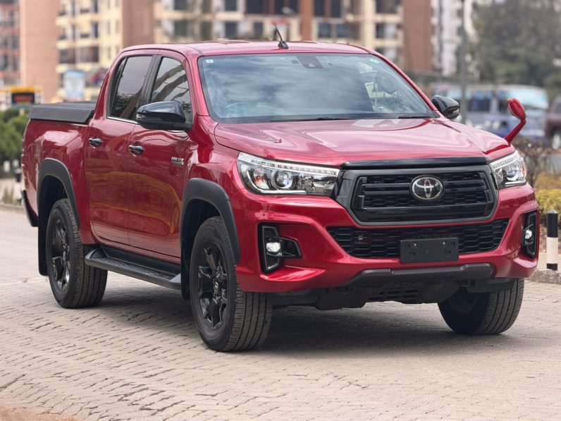 
								Toyota Hilux full									