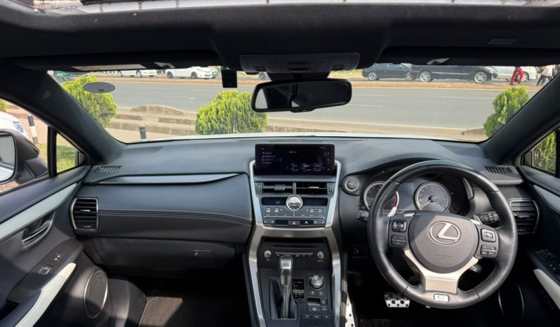
								Lexus NX300 full									