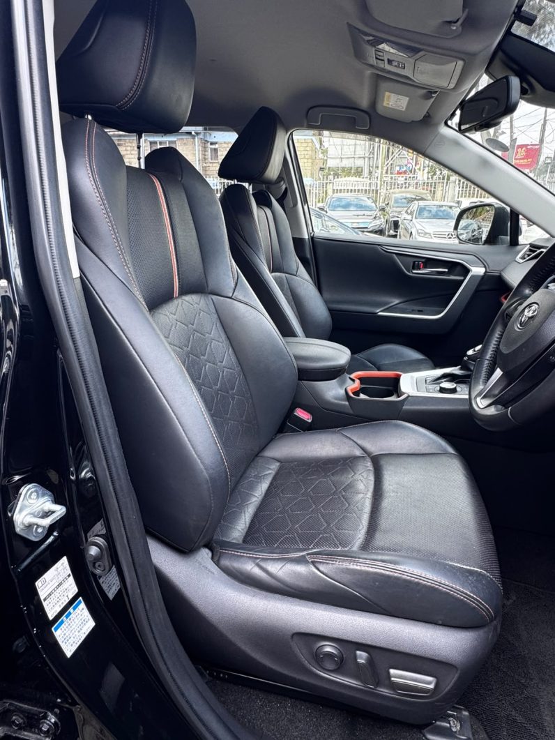 
								Toyota Rav4 full									