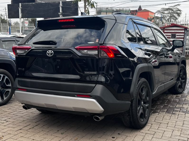 
								Toyota Rav4 full									