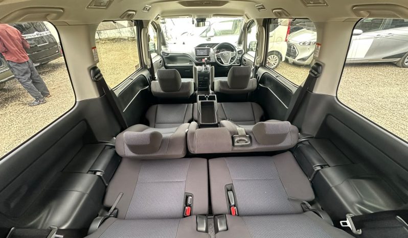 
								Toyota Voxy full									