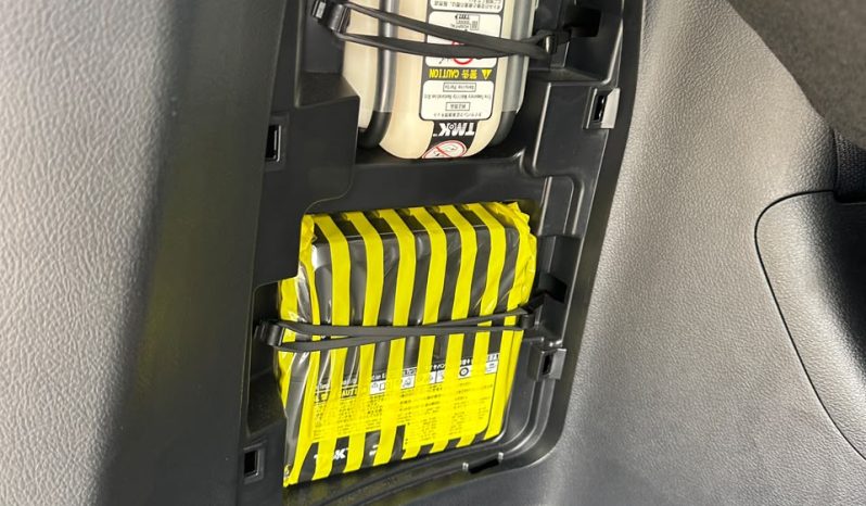 
								Toyota Voxy full									