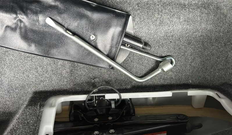 
								Toyota Voxy full									