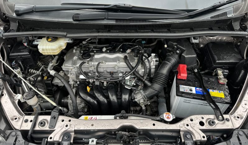 
								Toyota Voxy full									
