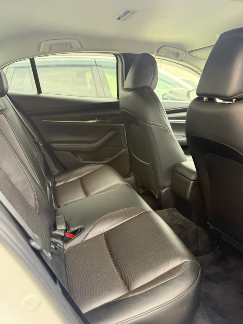 
								Mazda 3 full									