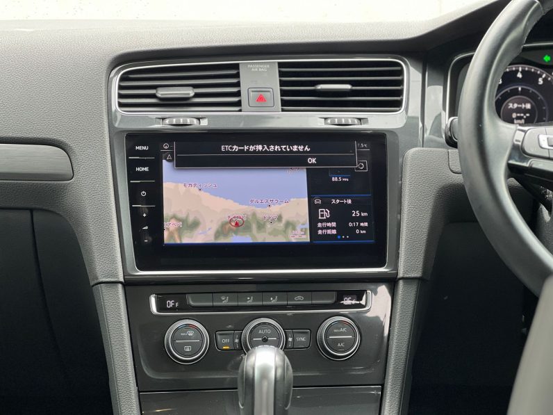 
								Volkswagen Golf full									