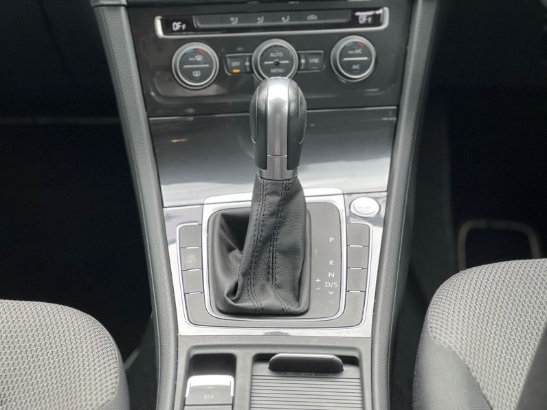 
								Volkswagen Golf full									