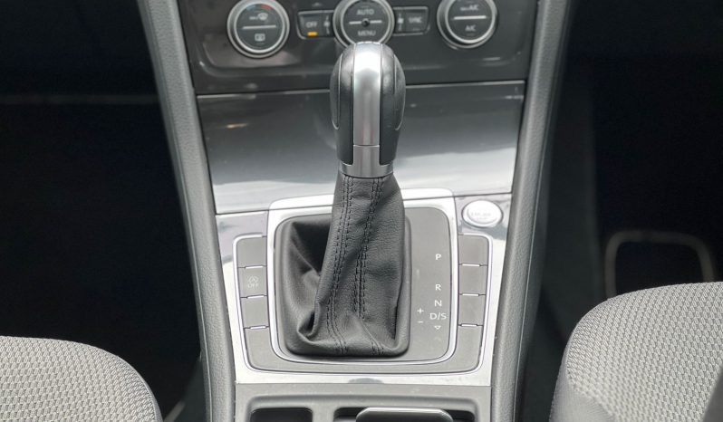 
								Volkswagen Golf full									