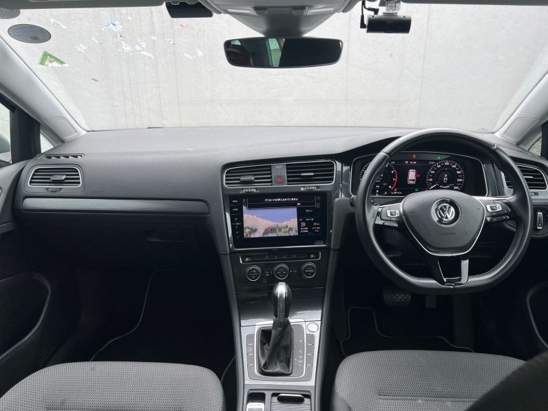 
								Volkswagen Golf full									