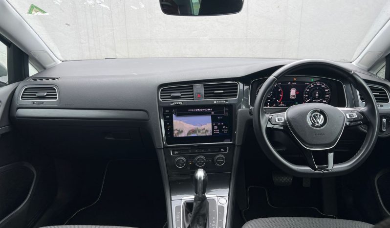 
								Volkswagen Golf full									