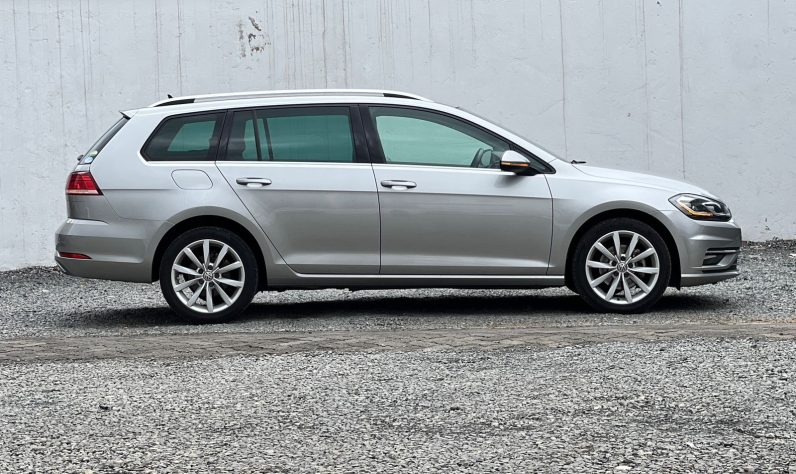 
								Volkswagen Golf full									