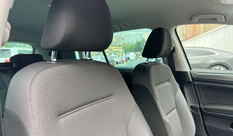 
								Volkswagen Golf full									