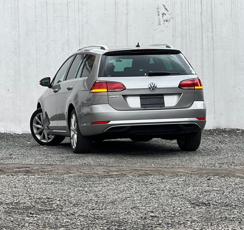 
								Volkswagen Golf full									