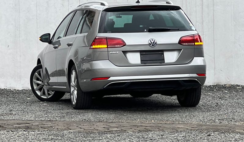 
								Volkswagen Golf full									