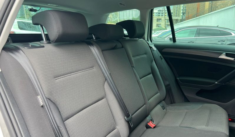 
								Volkswagen Golf full									