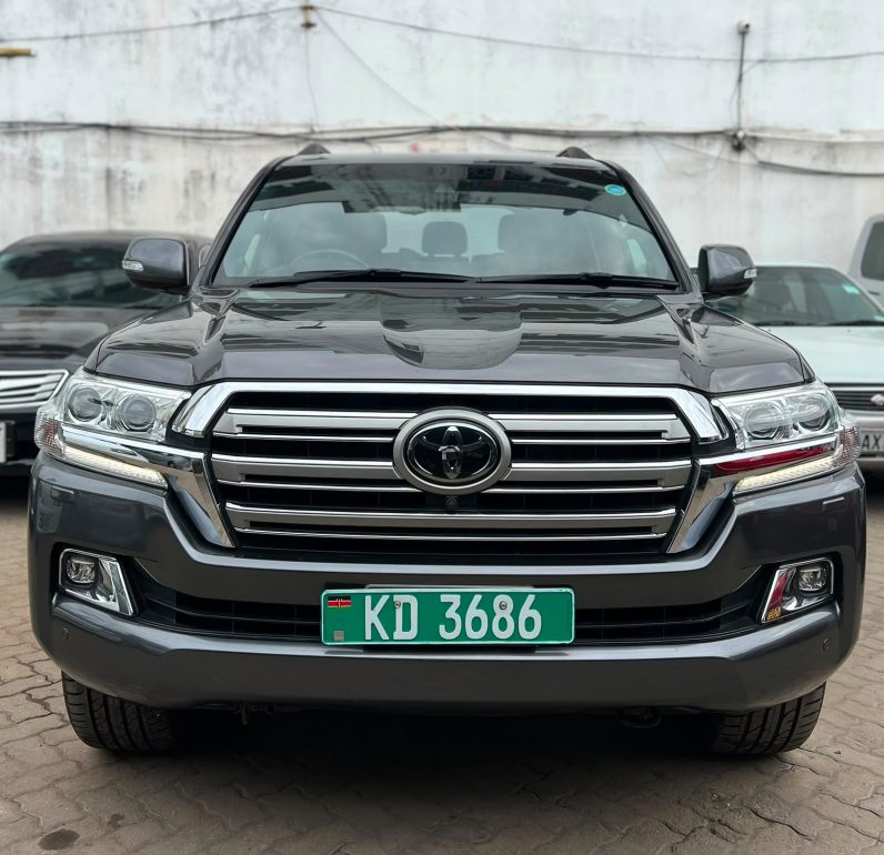 
								Toyota Land Cruiser 200 series ZX full									