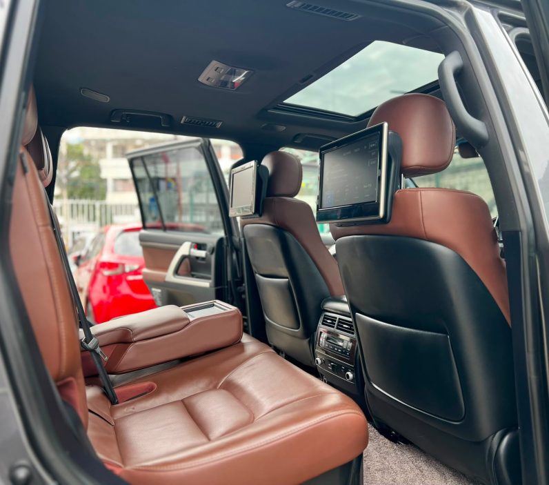
								Toyota Land Cruiser 200 series ZX full									