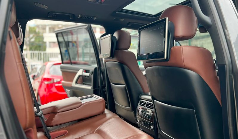 
								Toyota Land Cruiser 200 series ZX full									