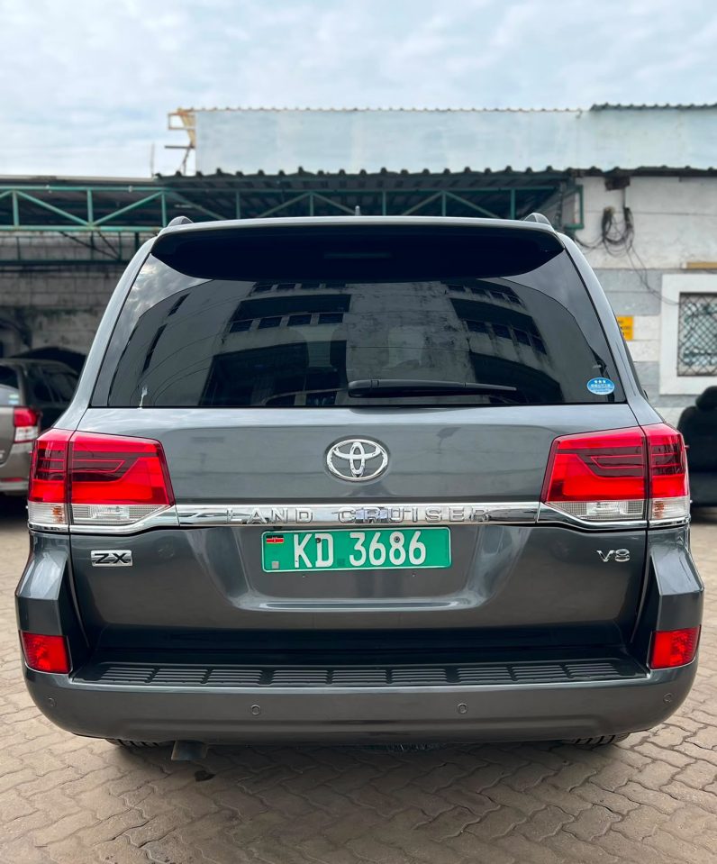 
								Toyota Land Cruiser 200 series ZX full									