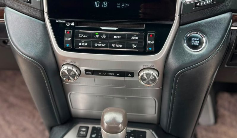 
								Toyota Land Cruiser 200 series ZX full									
