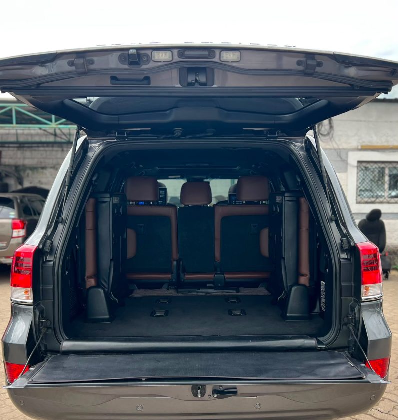 
								Toyota Land Cruiser 200 series ZX full									