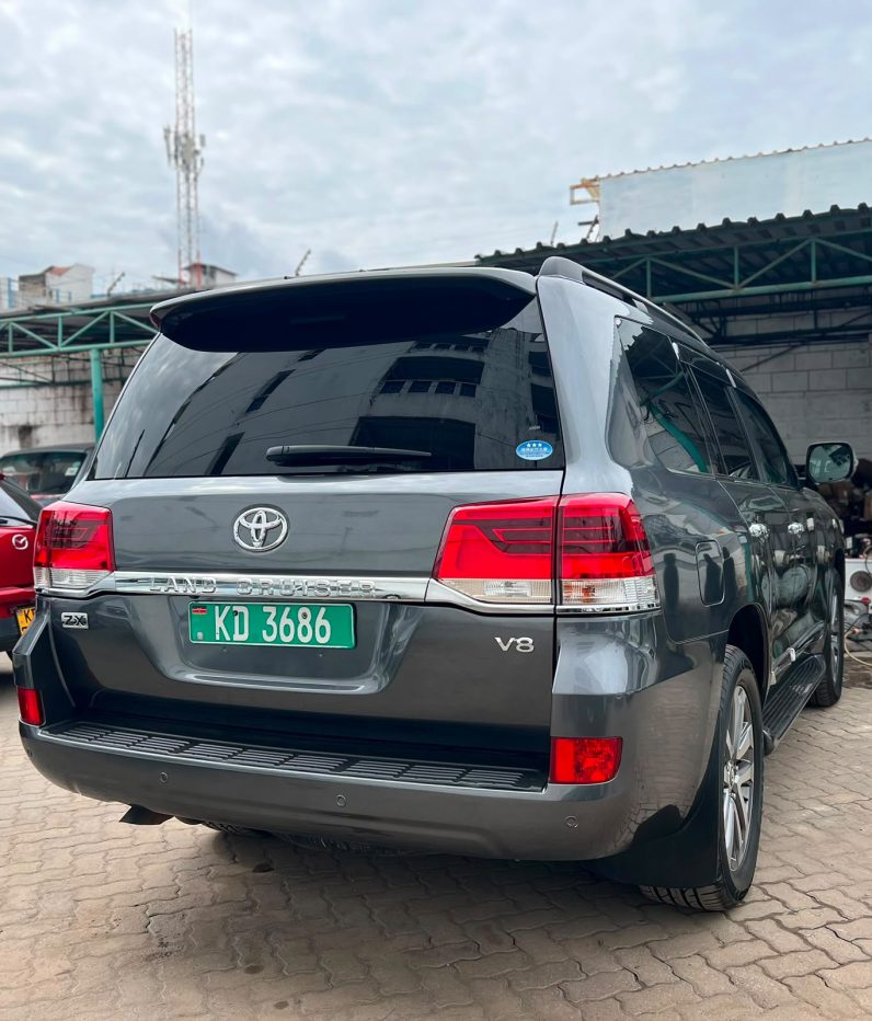 
								Toyota Land Cruiser 200 series ZX full									