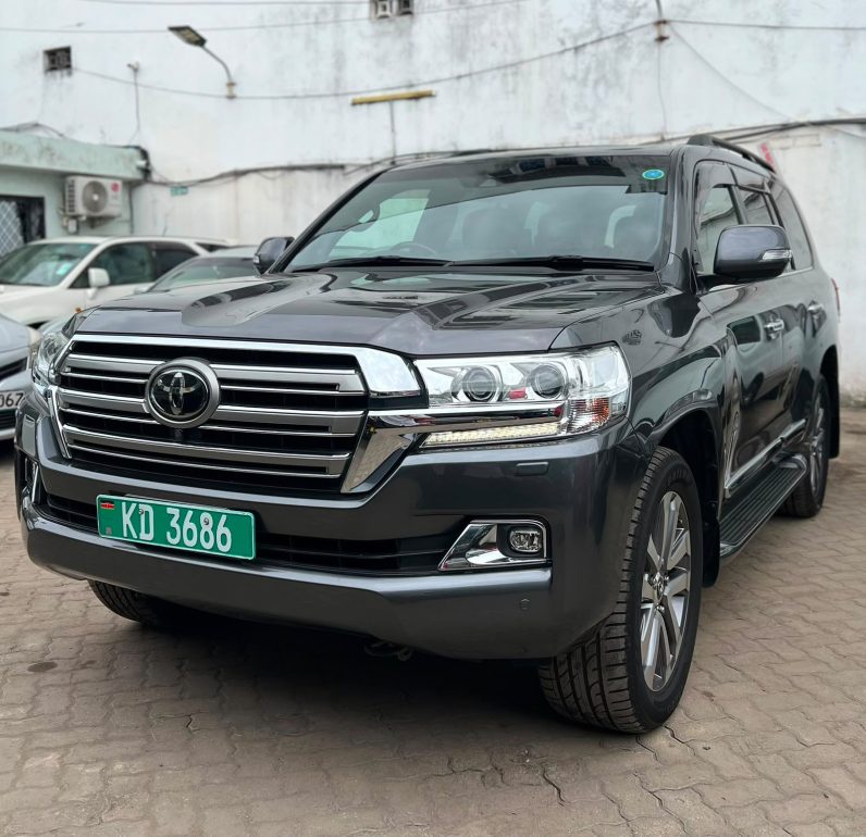 
								Toyota Land Cruiser 200 series ZX full									